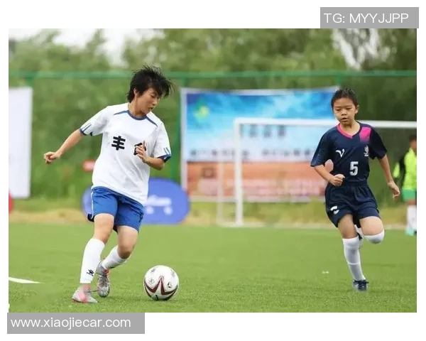 最年轻足球明星喜迎新生儿家庭幸福生活再添新成员